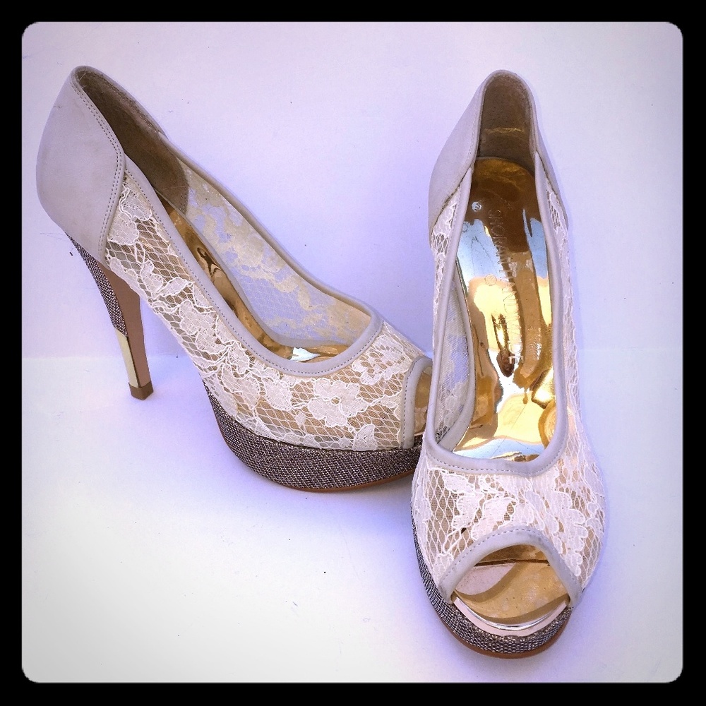 Shoran Handmade beautiful Gold and Lace heels.
